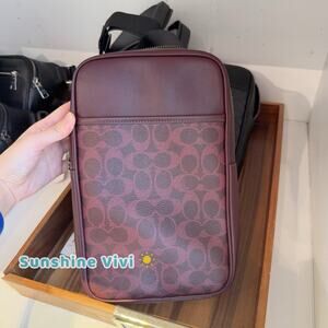 NWT Coach CCQ51 Turner Pack Signature Leather Sling Bag Messenger BLACK CURRANT